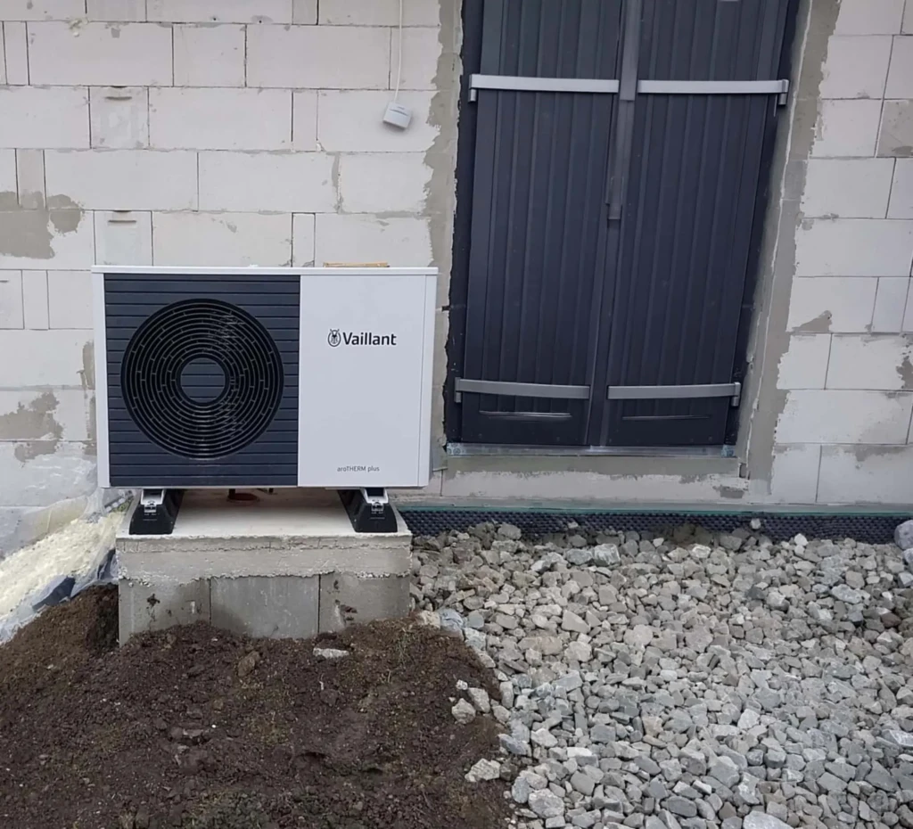 Tepelné čerpadlo Vaillant aroTHERM plus nainštalované pri novostavbe